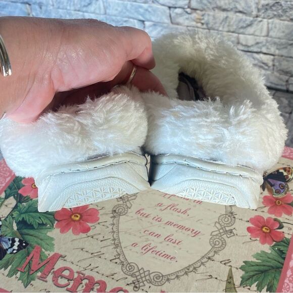 Cozy Fuzzy Womens Slippers with Sequin Detail Slip On Style Size Small 5 - 6 - Picture 4 of 7